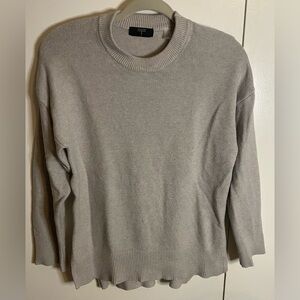 Women’s Tahari Grey Crew Neck Sweater, Large